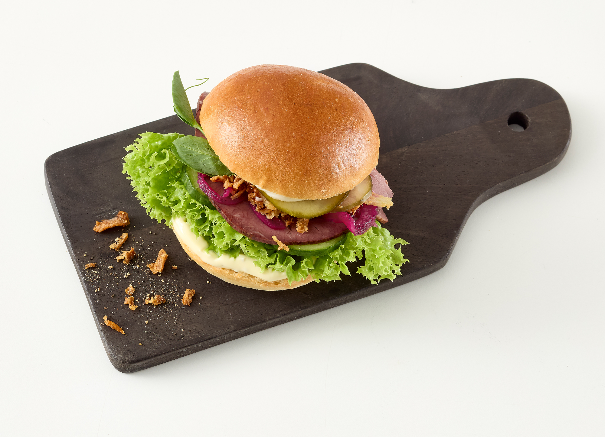 Slider med roastbeef, bearnaisecreme og syltede rødløg