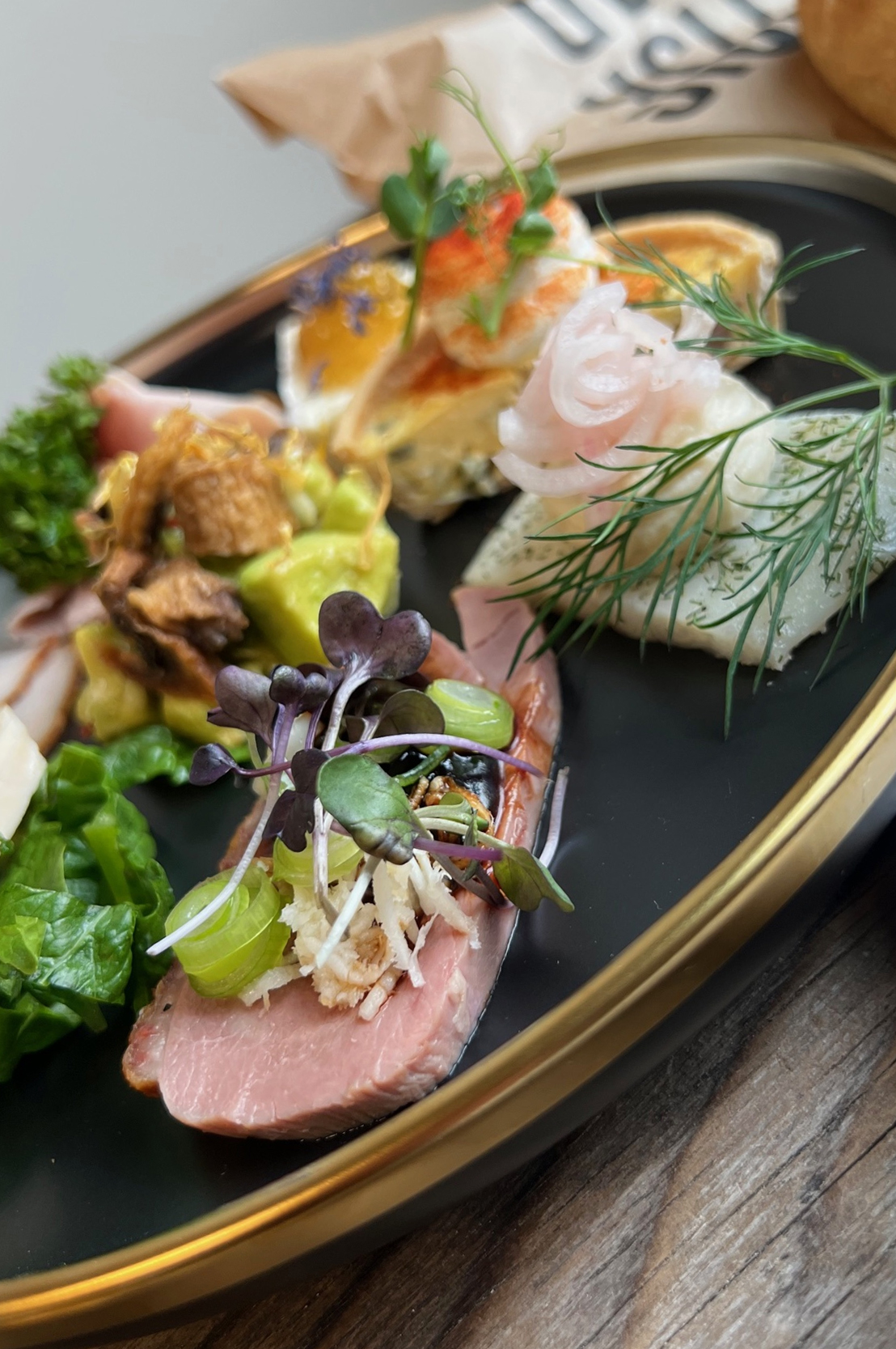 Luksus Tapas med varm-selv ret og gourmetkage