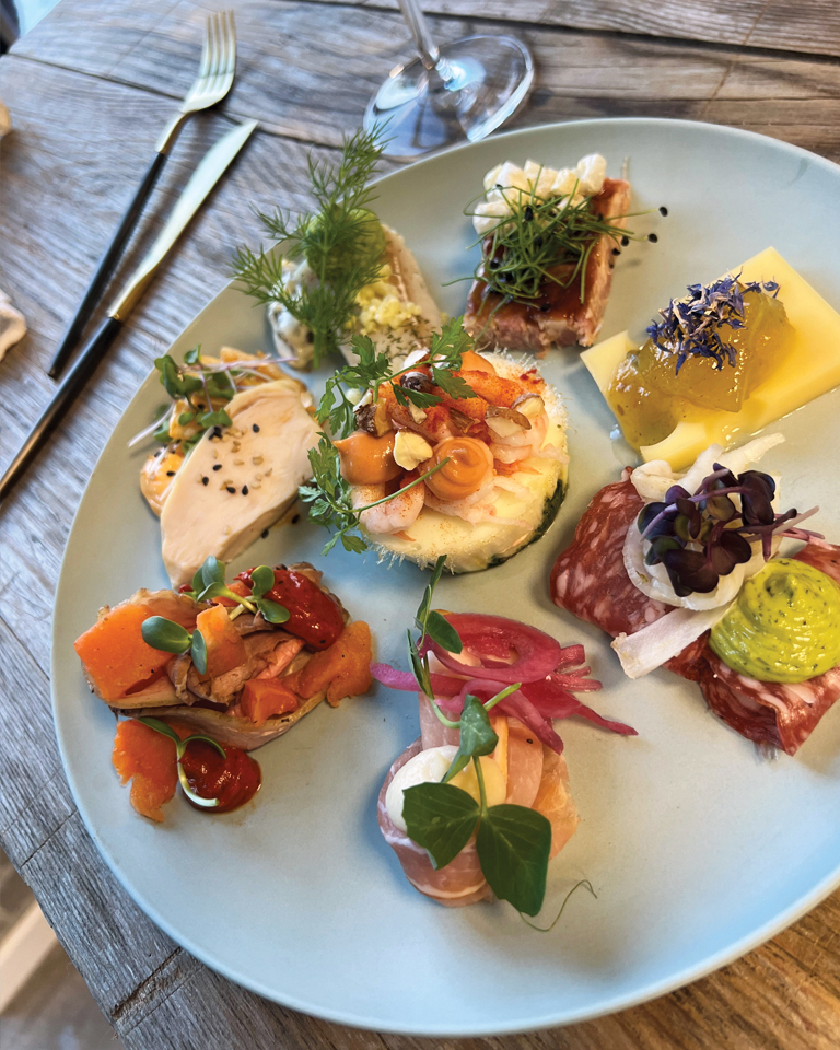 Luksus Tapas med varm-selv ret og gourmetkage