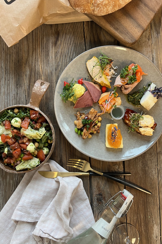 Luksus Tapas med varm-selv ret og gourmetkage