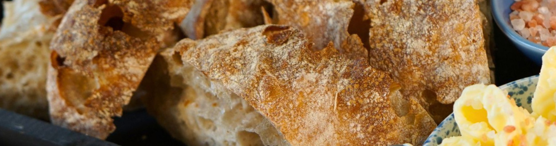 BAGERBRØD MED HOLDNING