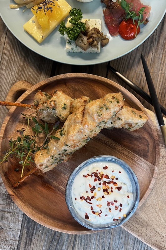 Luksus Tapas med varm-selv ret og gourmetkage