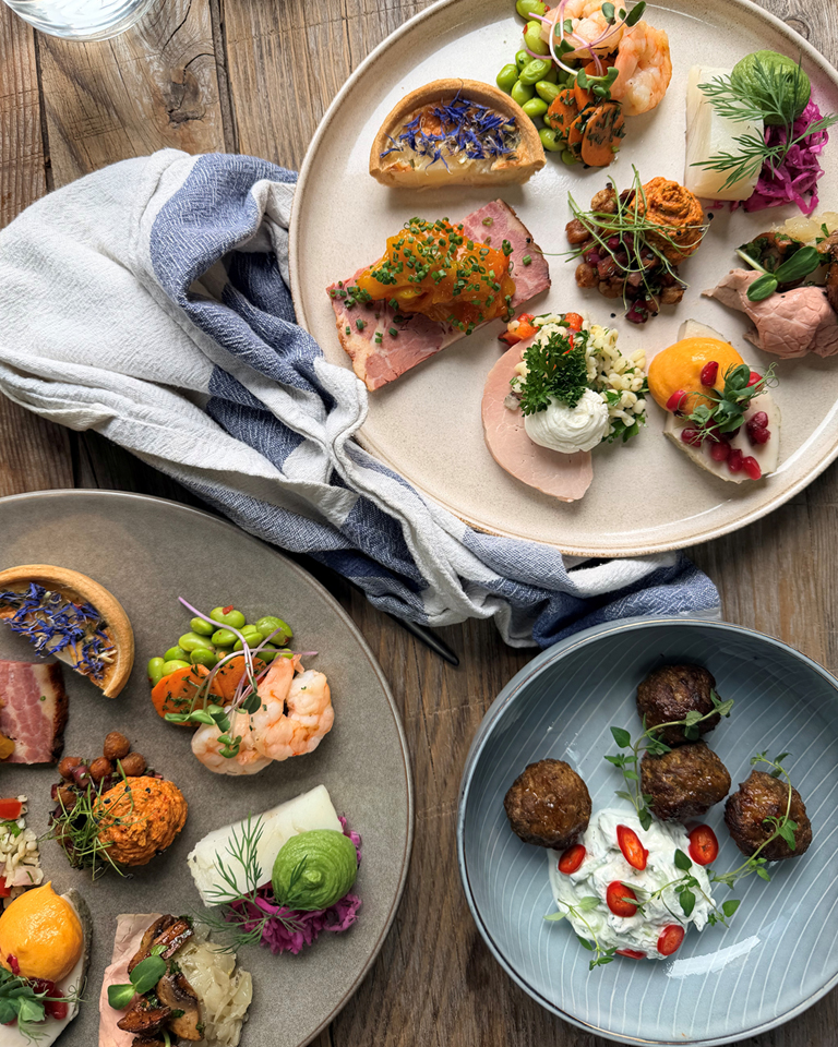 Luksus Tapas med varm-selv ret og gourmetkage