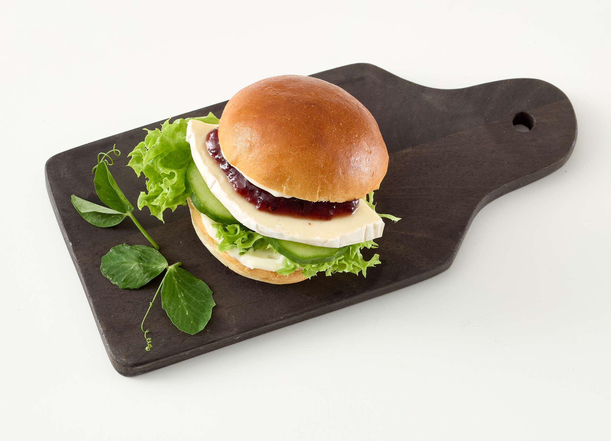 Slider med brie og solbærsylt