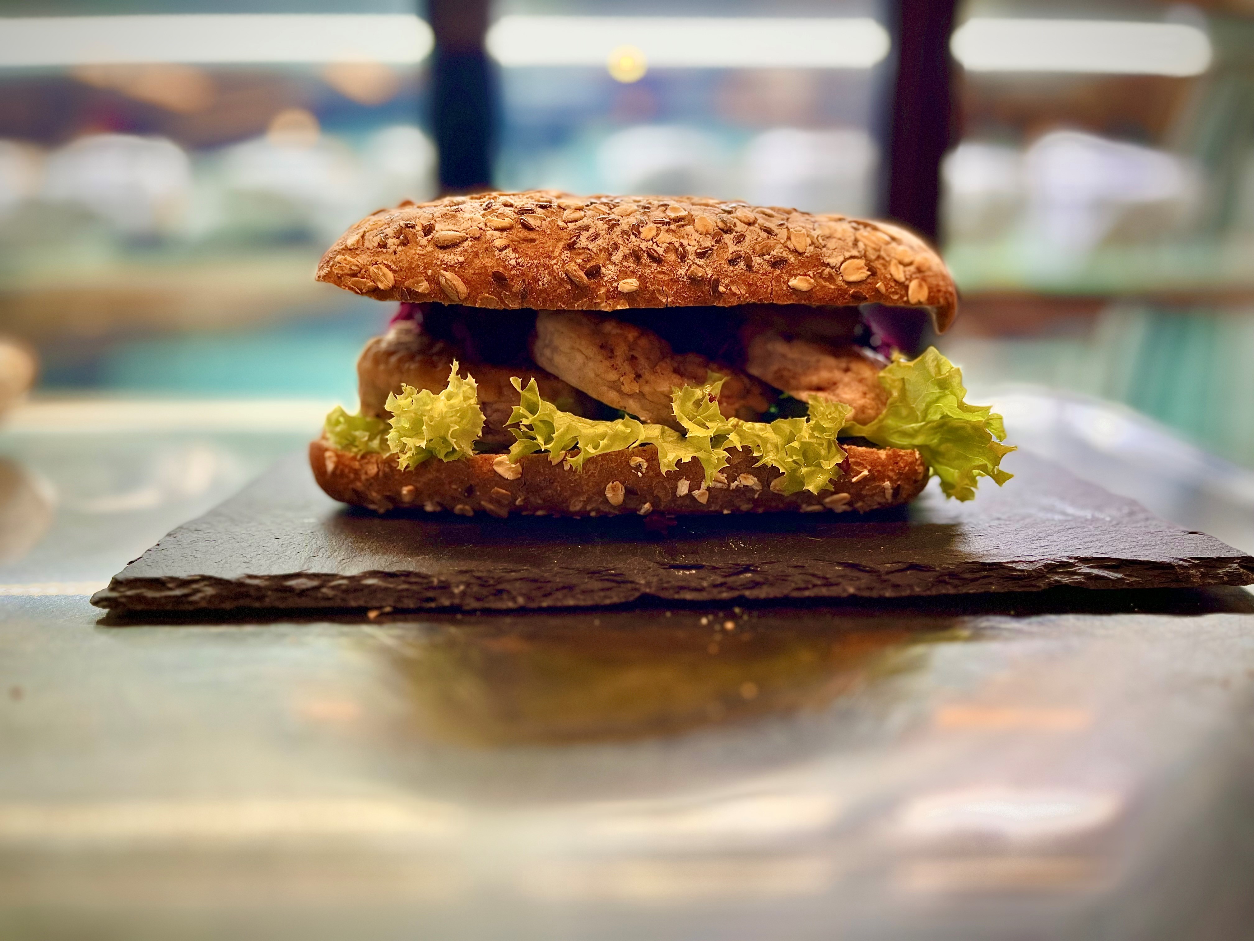 Sandwich m/frikadelle & rødkål