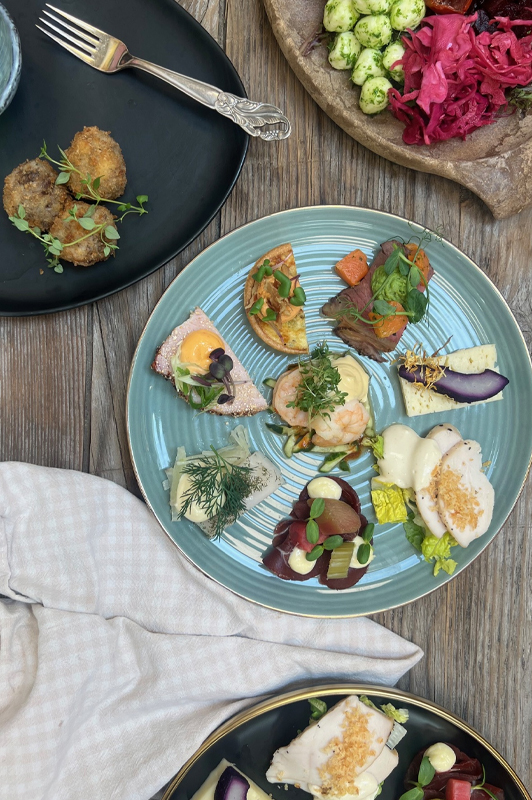 Luksus Tapas med varm-selv ret og gourmetkage