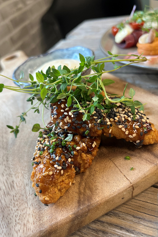 Luksus Tapas med varm-selv ret og gourmetkage