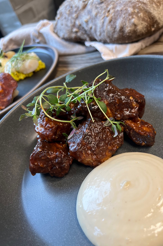 Luksus Tapas med varm-selv ret og gourmetkage