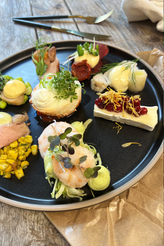 Luksus Tapas med varm-selv ret og gourmetkage